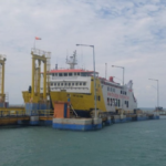 Penumpang Kapal Penyeberangan Wajib