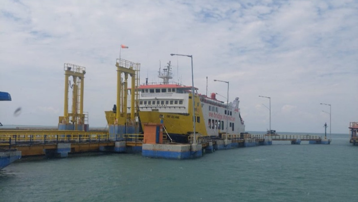 Penumpang Kapal Penyeberangan Wajib