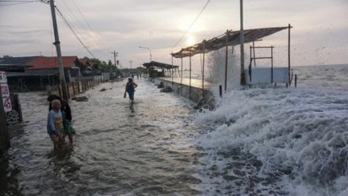 Waspada Gelombang Tinggi 4 Meter