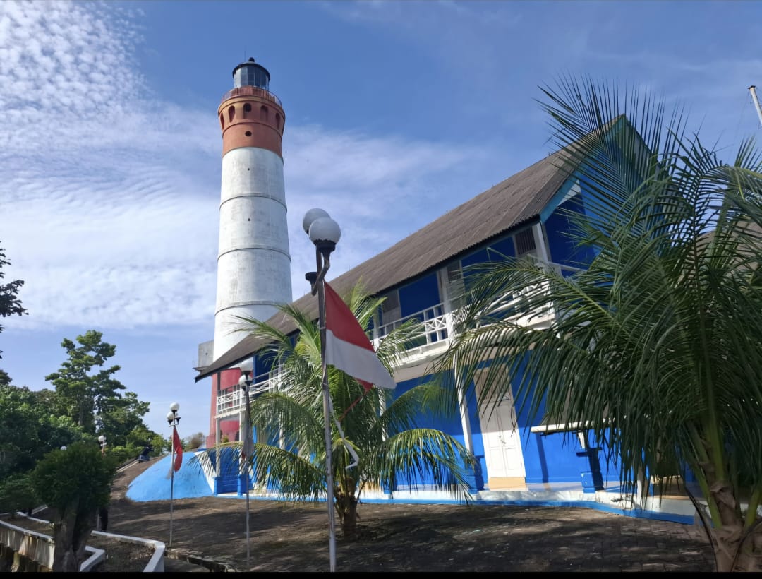 Mercusuar Willem's Toren III: Jejak Cahaya Bersejarah di Ujung Indonesia dan usianya sudah lebih dari satu abad.